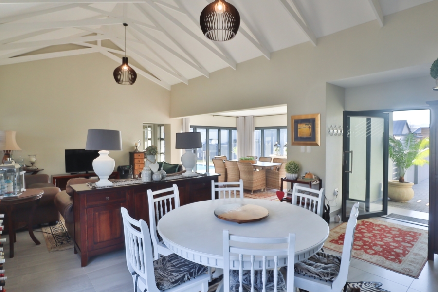 To Let 4 Bedroom Property for Rent in The Coves North West